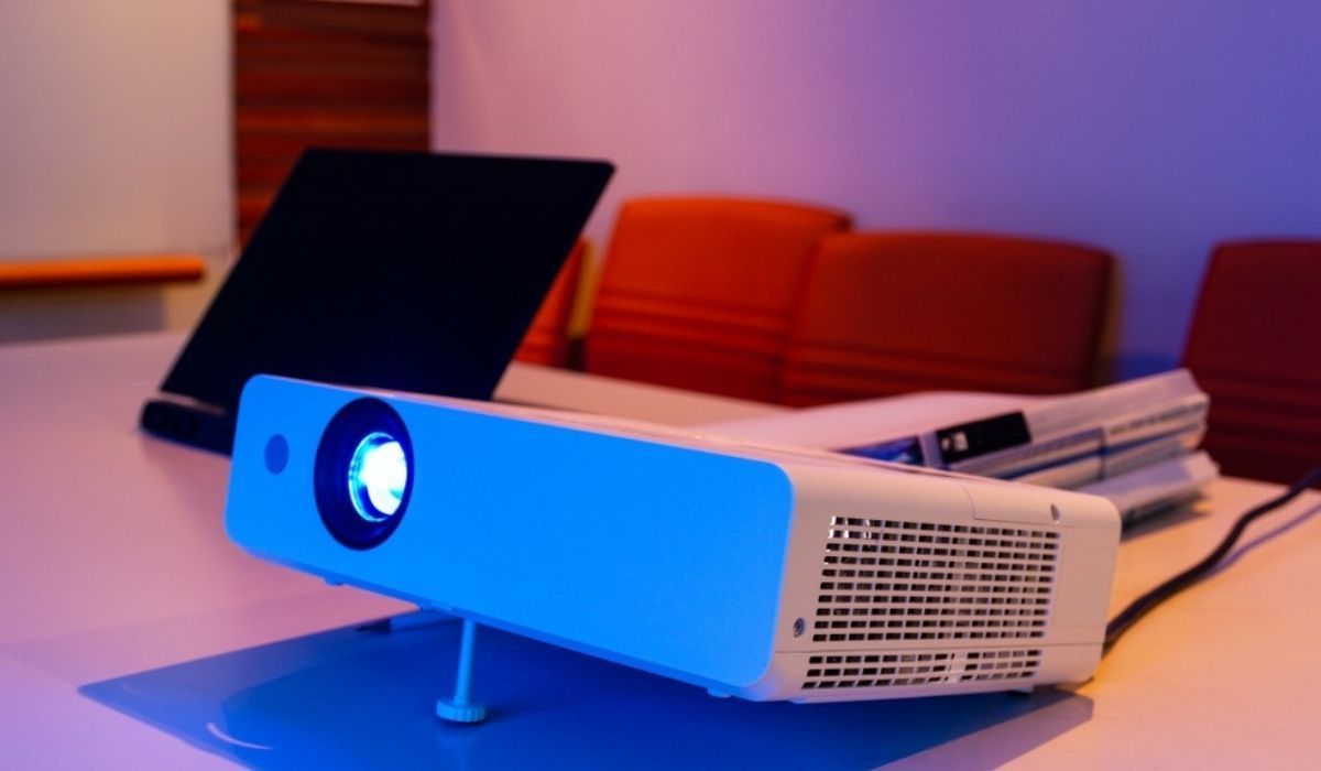 How Long Do Projector Bulbs Last?