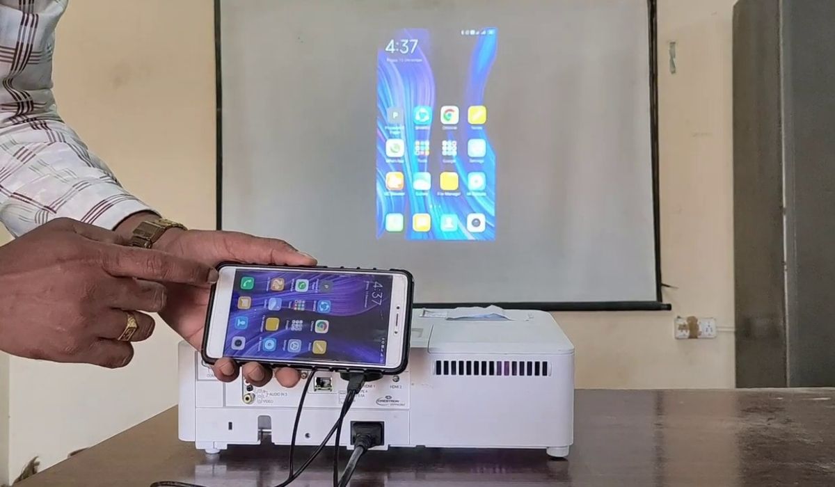 How To Connect Android Phone To Projector Via USB?